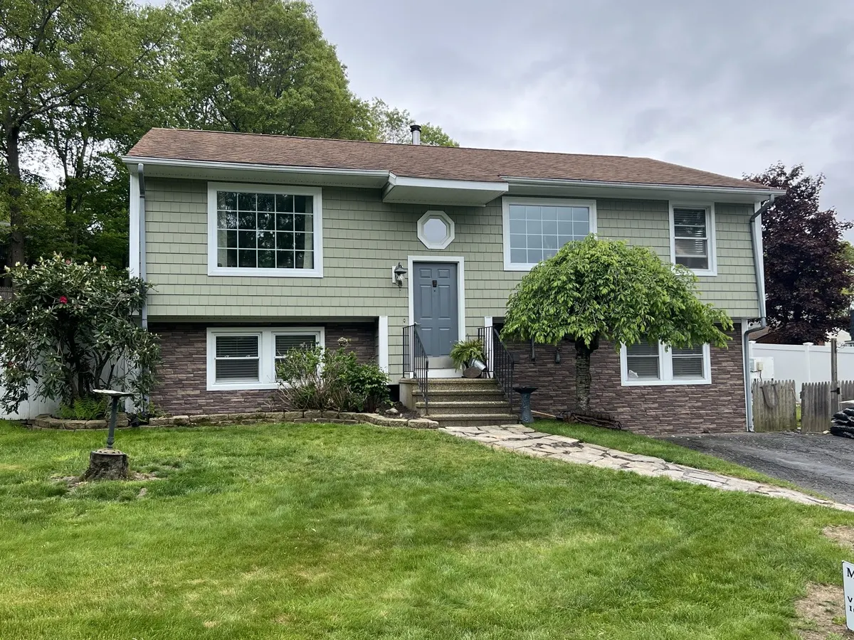 Cedar Shake Siding project in Southbury, CT by Martin's Aluminum